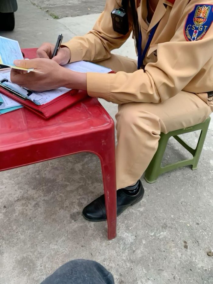 ảnh công an bắt xe 22