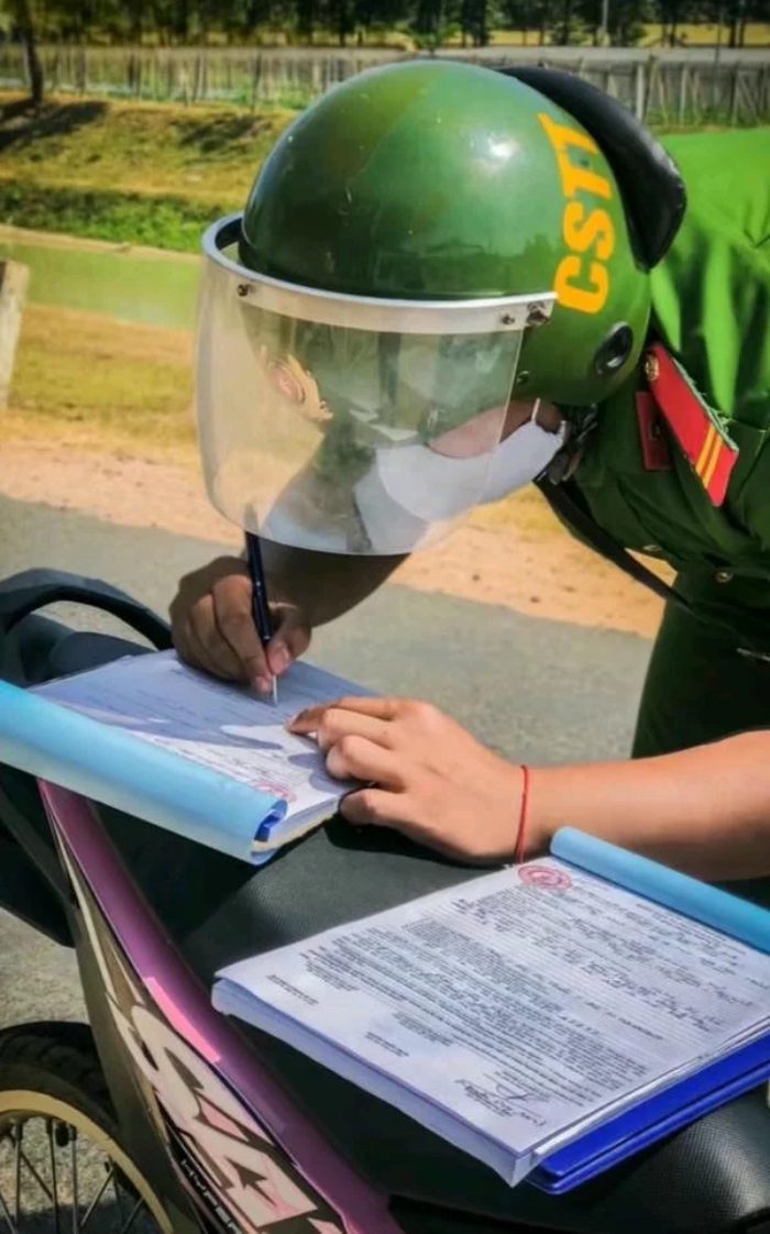 ảnh công an bắt xe 26