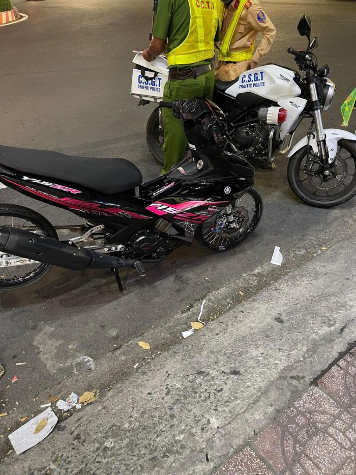 ảnh công an bắt xe 4