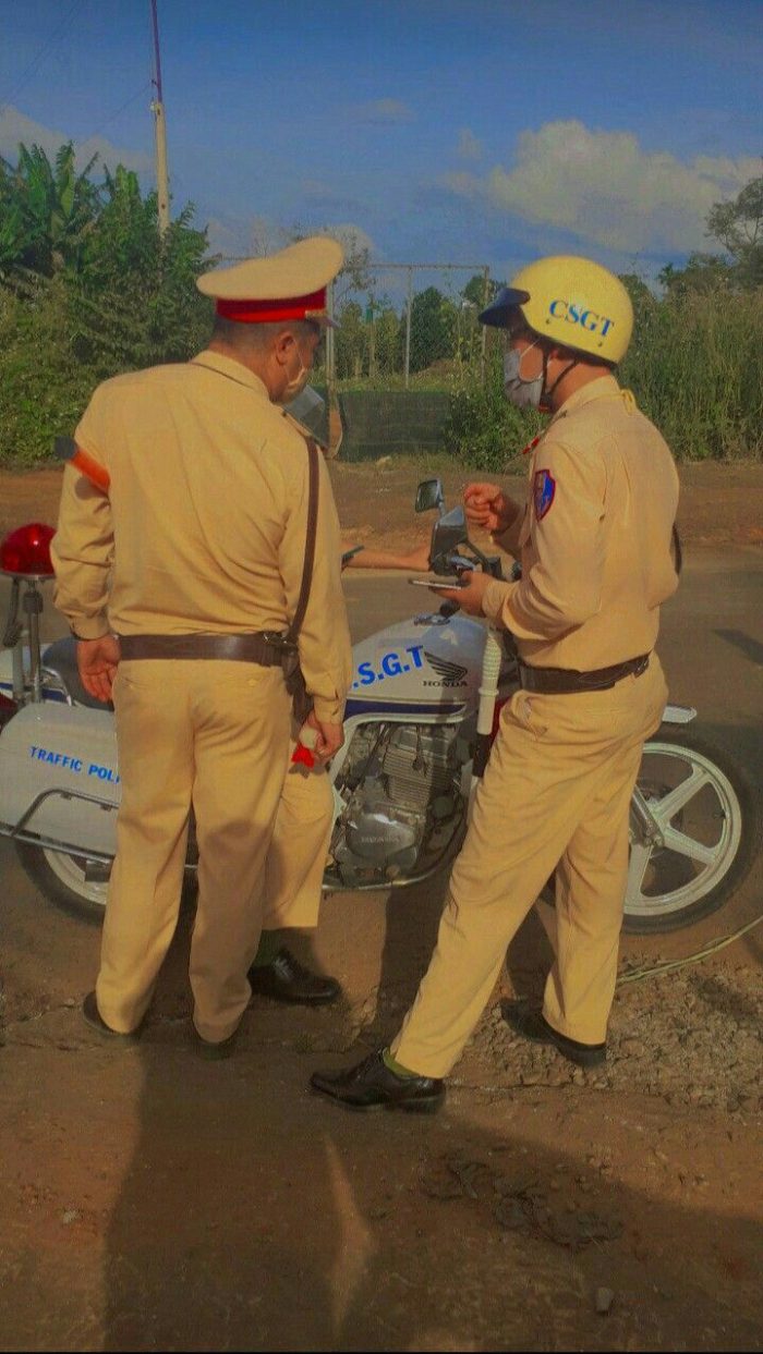 ảnh công an bắt xe 9
