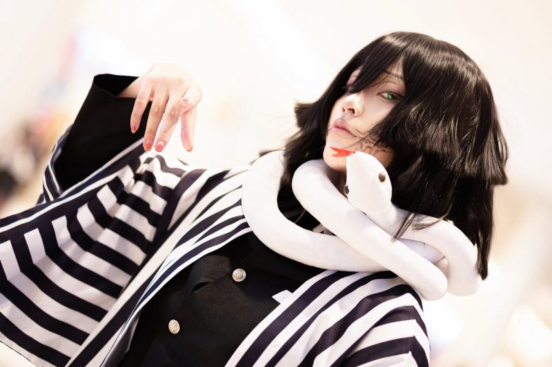 cosplay obanai mắt sắc lạnh