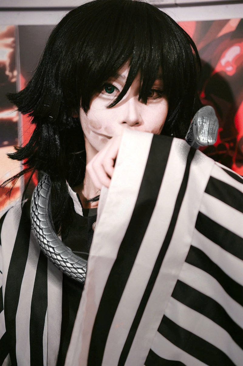 obanai cosplay tạo hình bí ẩn