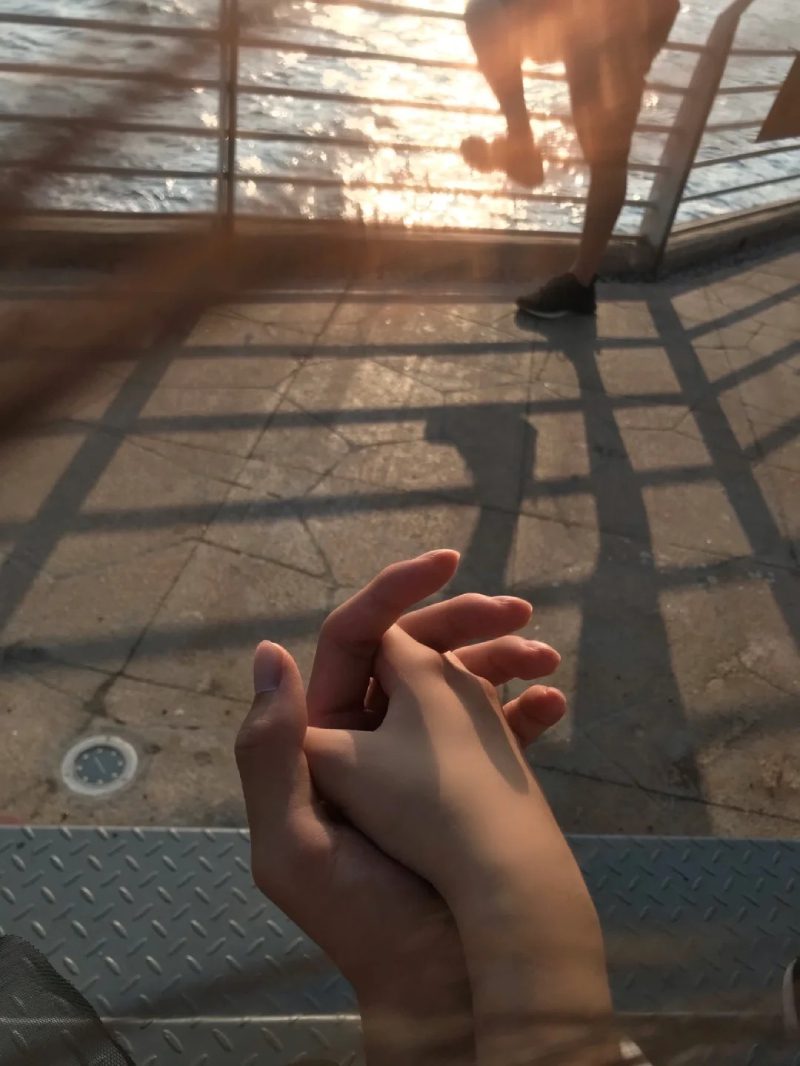 ảnh nắm tay người yêu 10