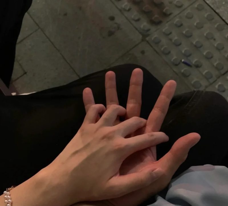 ảnh nắm tay người yêu 24