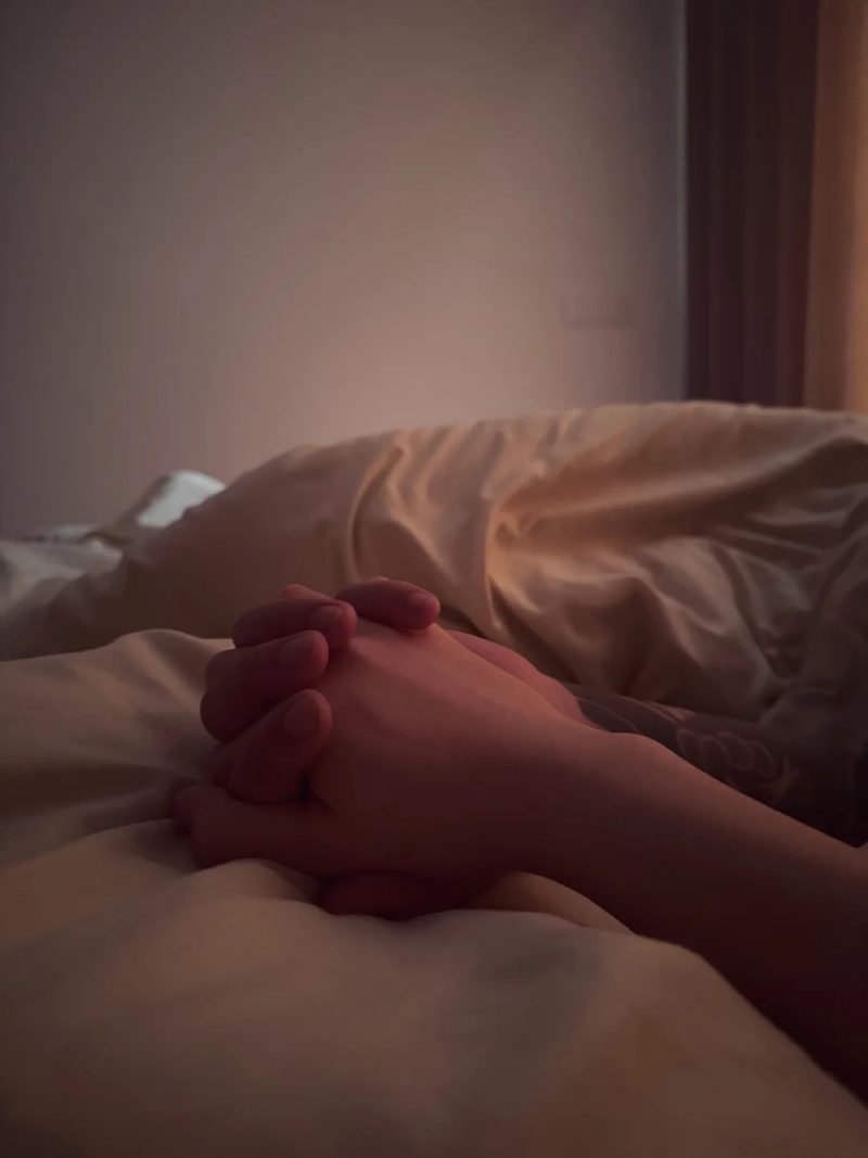 ảnh nắm tay người yêu 30