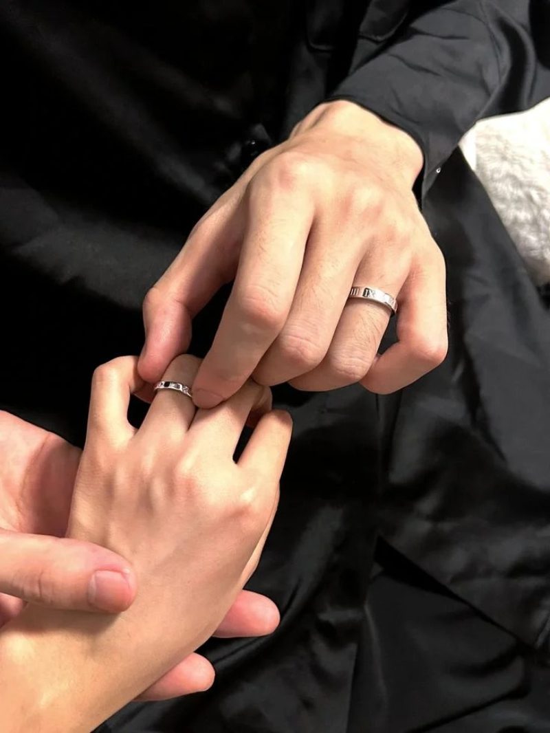 ảnh nắm tay người yêu 4