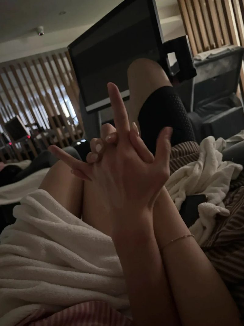 ảnh nắm tay người yêu 44