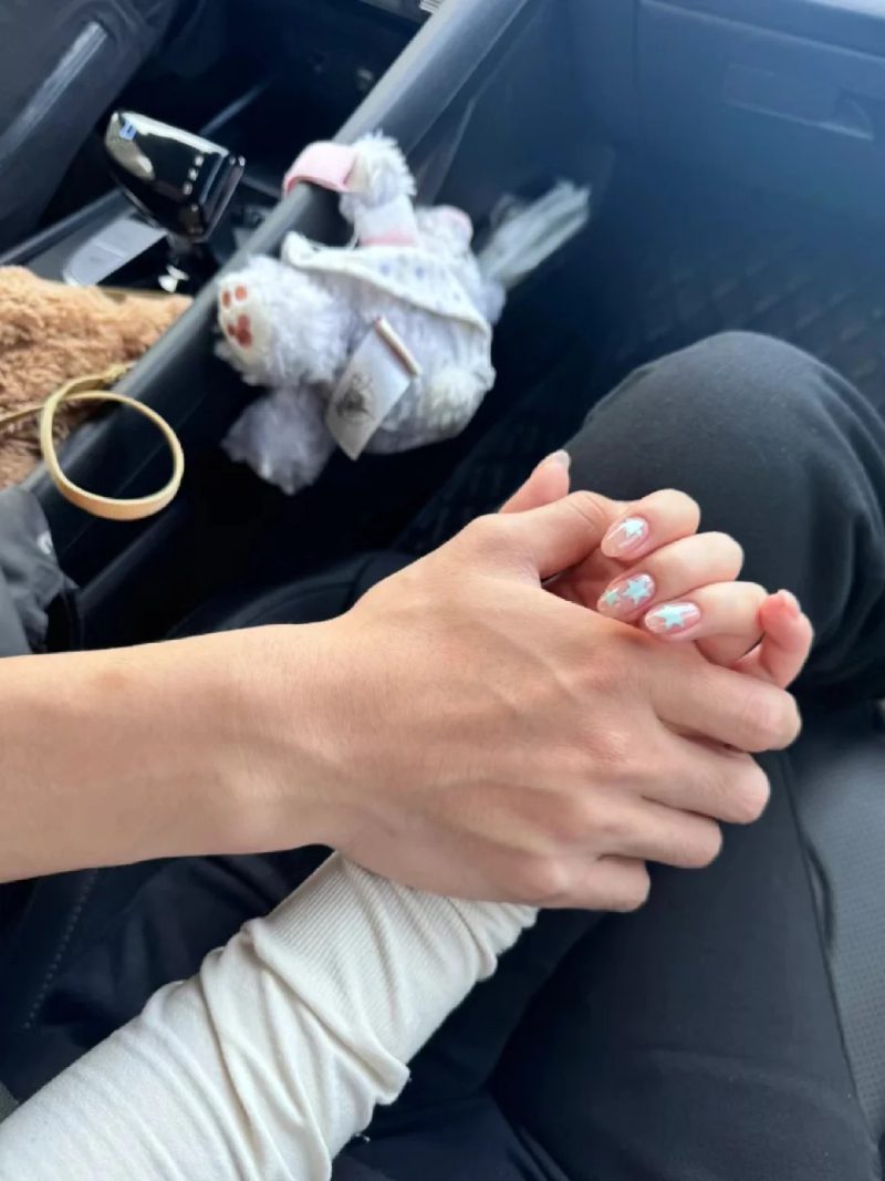 ảnh nắm tay người yêu 46