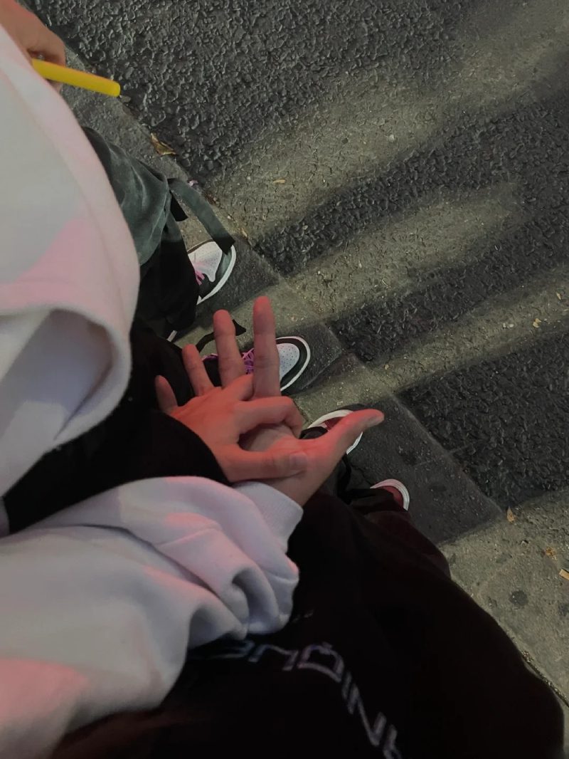 ảnh nắm tay người yêu 6