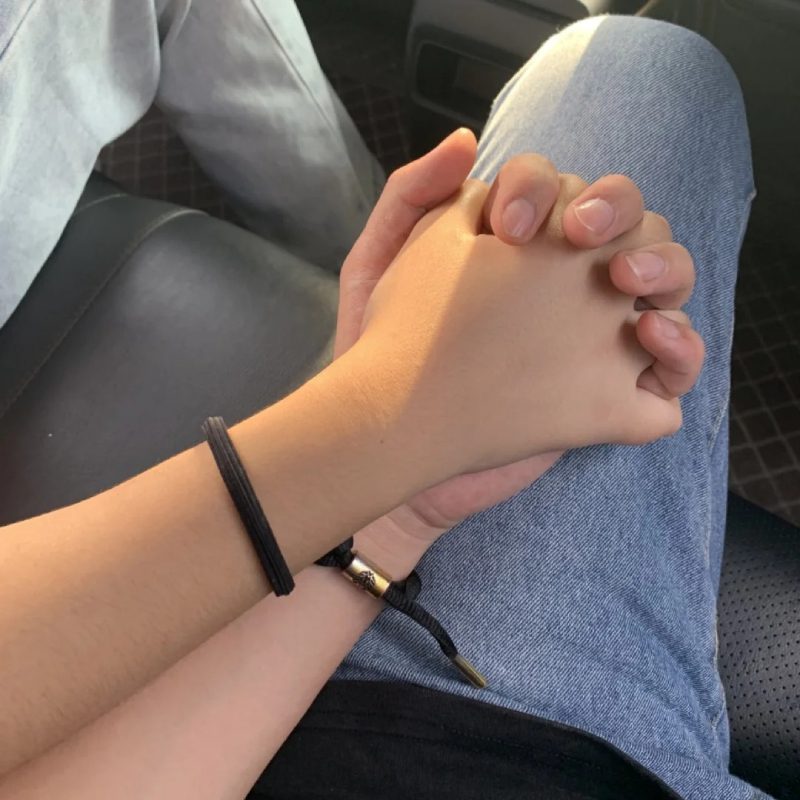 ảnh nắm tay nhau thật