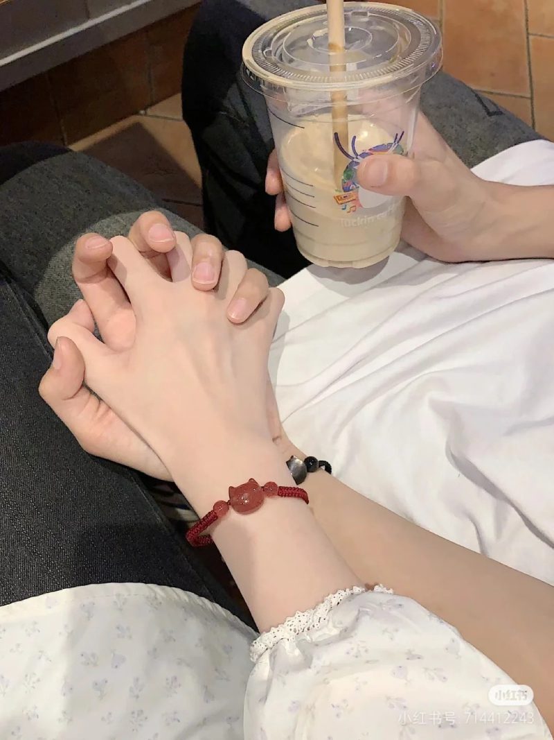 ảnh nắm tay nhau thật 22