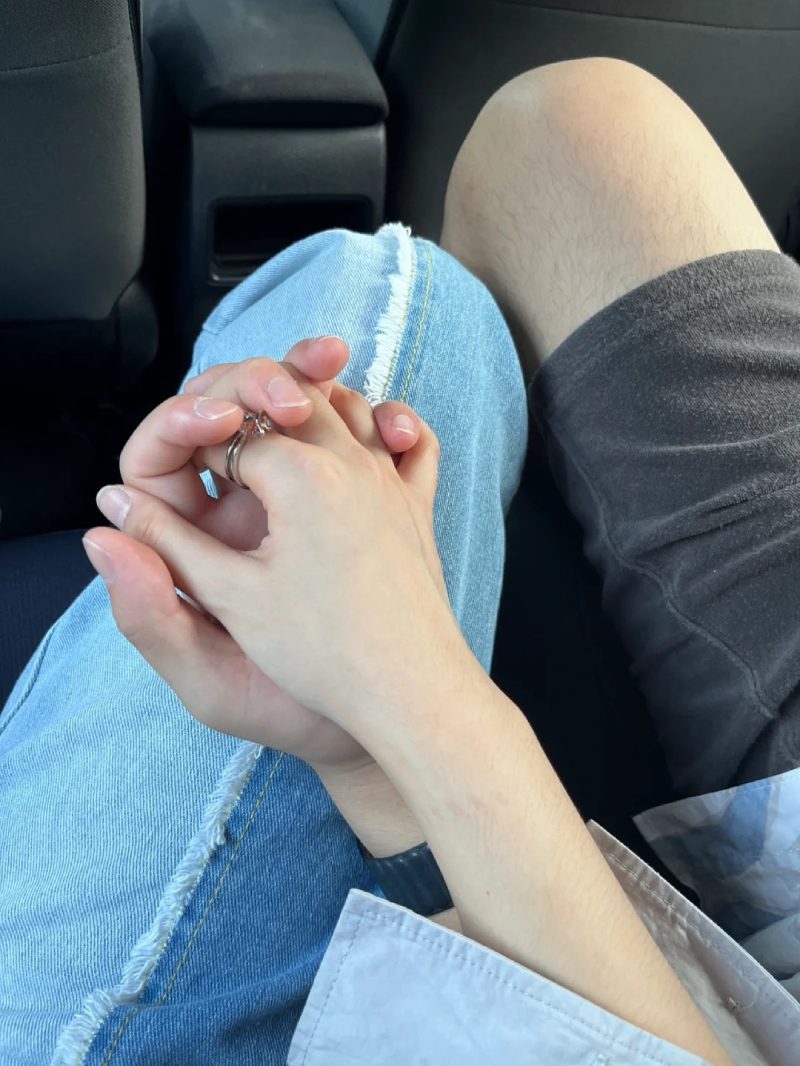 ảnh nắm tay nhau thật 39