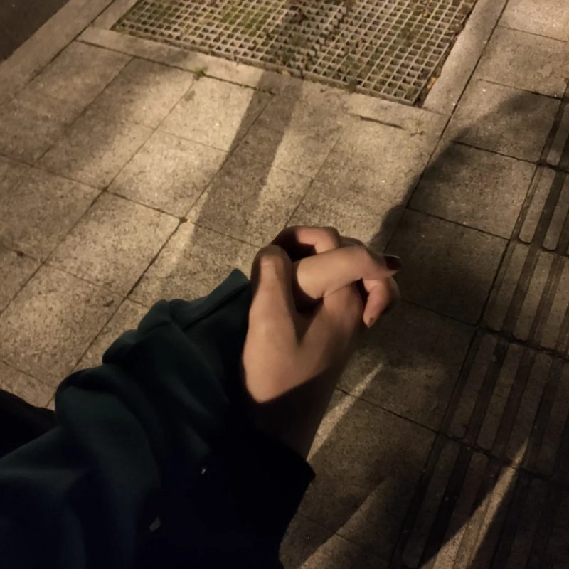 ảnh nắm tay nhau thật 5