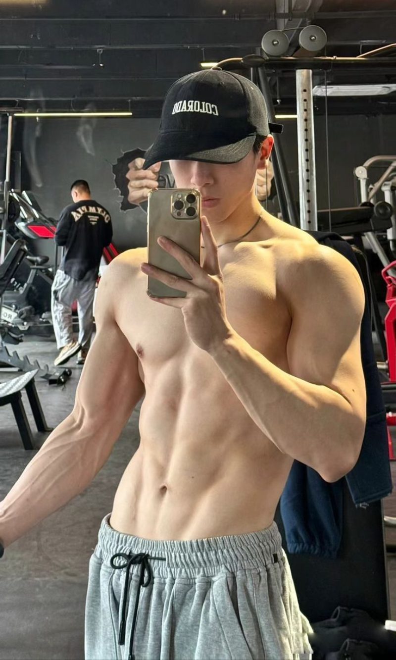 ảnh trai 6 múi 12