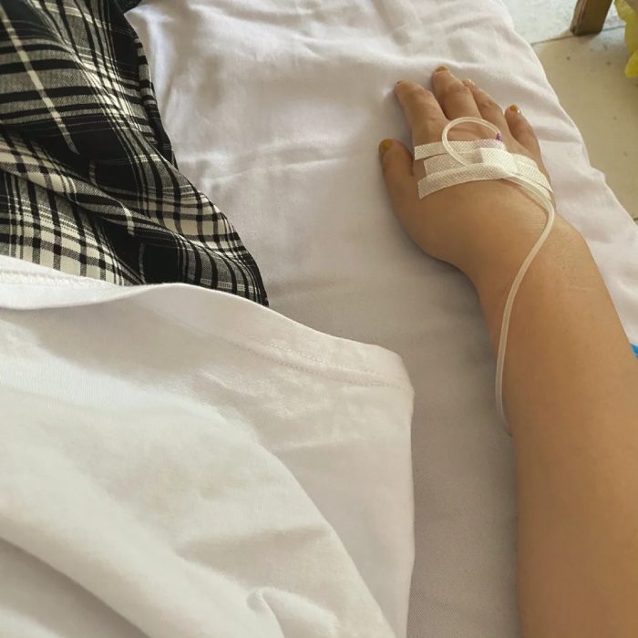 ảnh truyền nước ở tay nữ 20