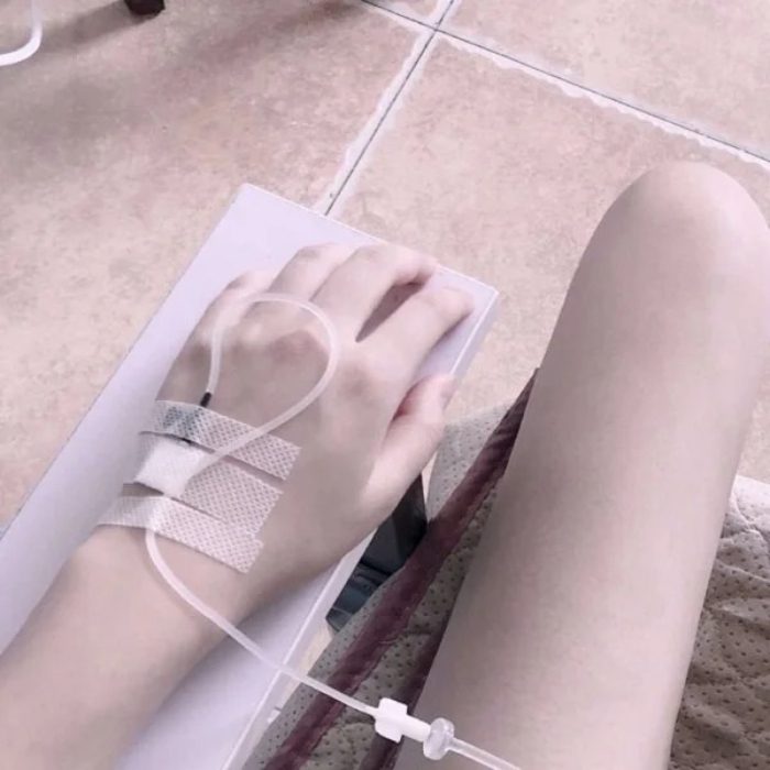 ảnh truyền nước ở tay nữ 27