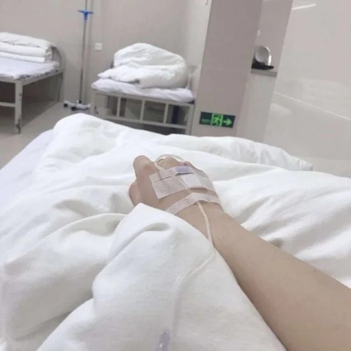 ảnh truyền nước ở tay nữ 29