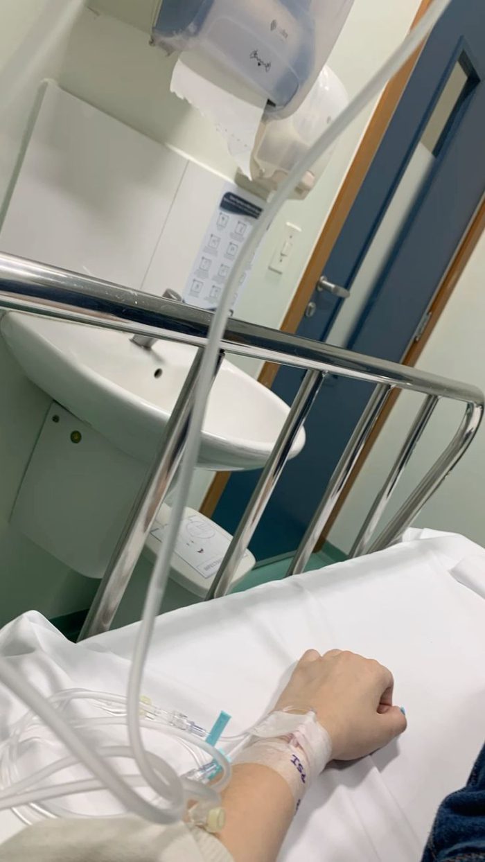 ảnh truyền nước ở tay nữ 7