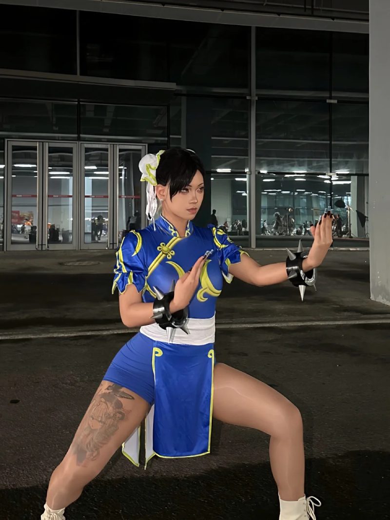 nữ cosplayer hóa thân thành chun li