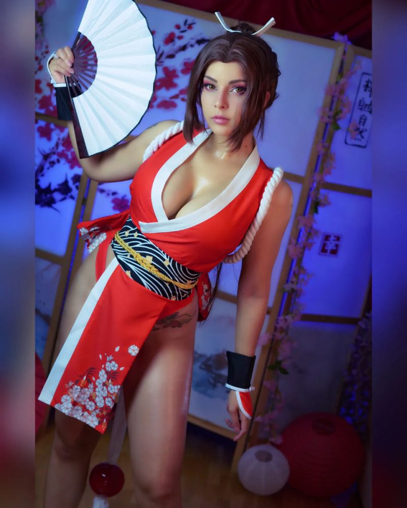 cosplay Mai Shiranui chụp ngoài trời