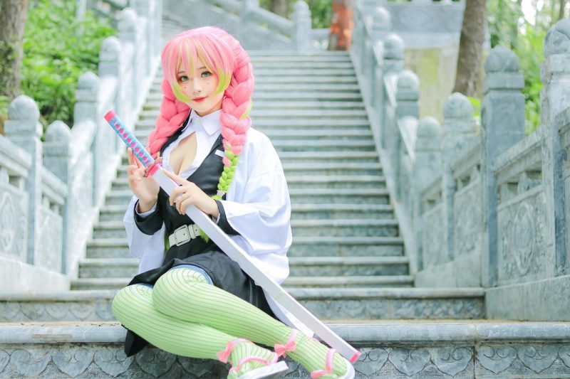 hình cosplay Mitsuri ngầu mà đáng yêu