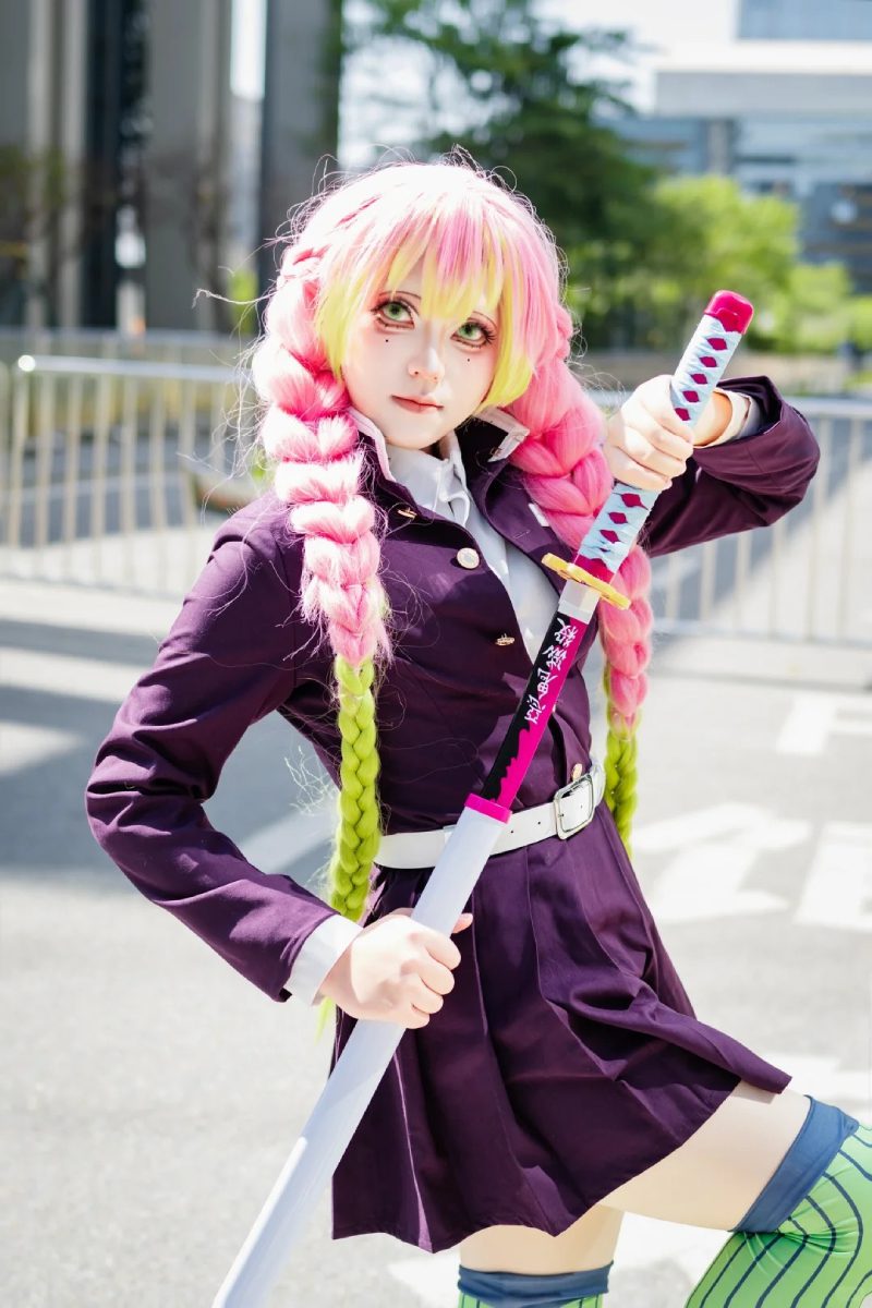 ảnh cosplay Mitsuri tạo dáng chuyên nghiệp