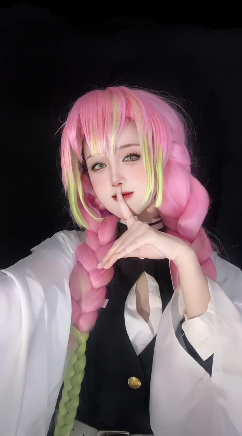 ảnh cosplay nhân vật Mitsuri Kanroji