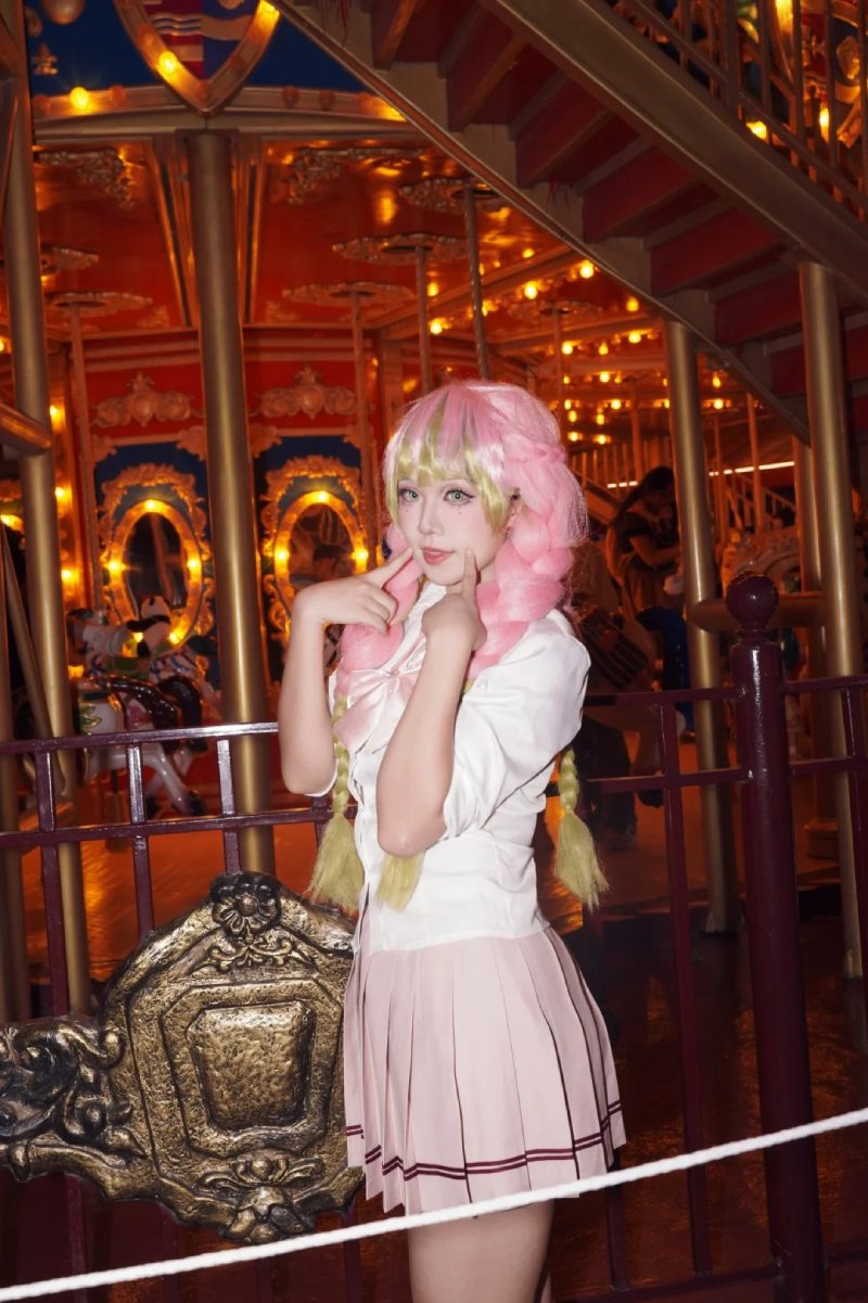 cosplay Mitsuri nữ thần tóc hồng