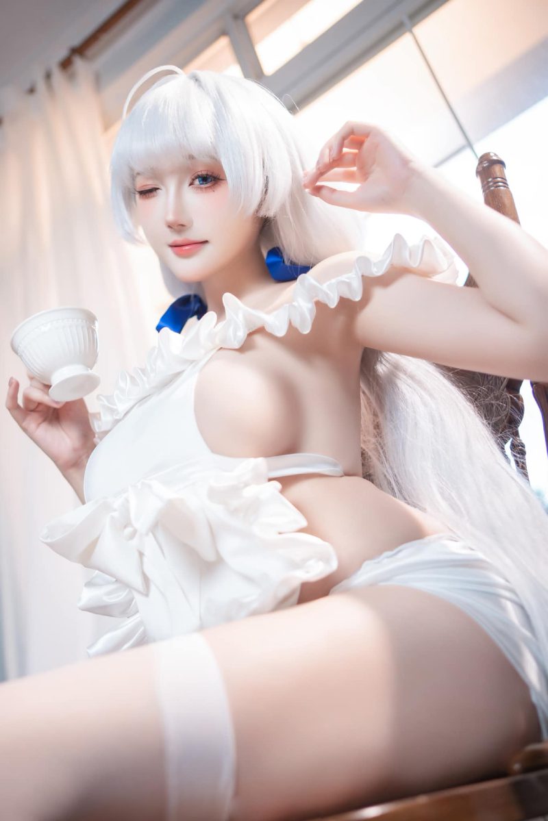 ảnh cosplayer mặc bikini tạo dáng quyến rũ