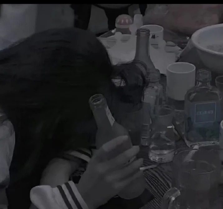 hình ảnh tâm trạng buồn khóc đầy suy tư