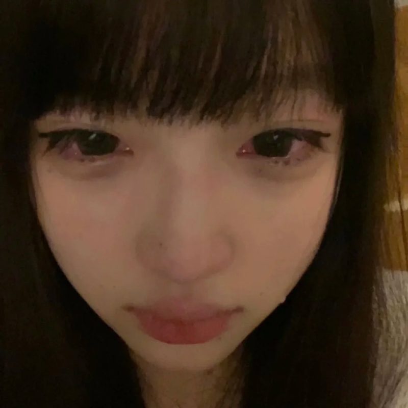 hình ảnh buồn cô đơn rơi nước mắt 