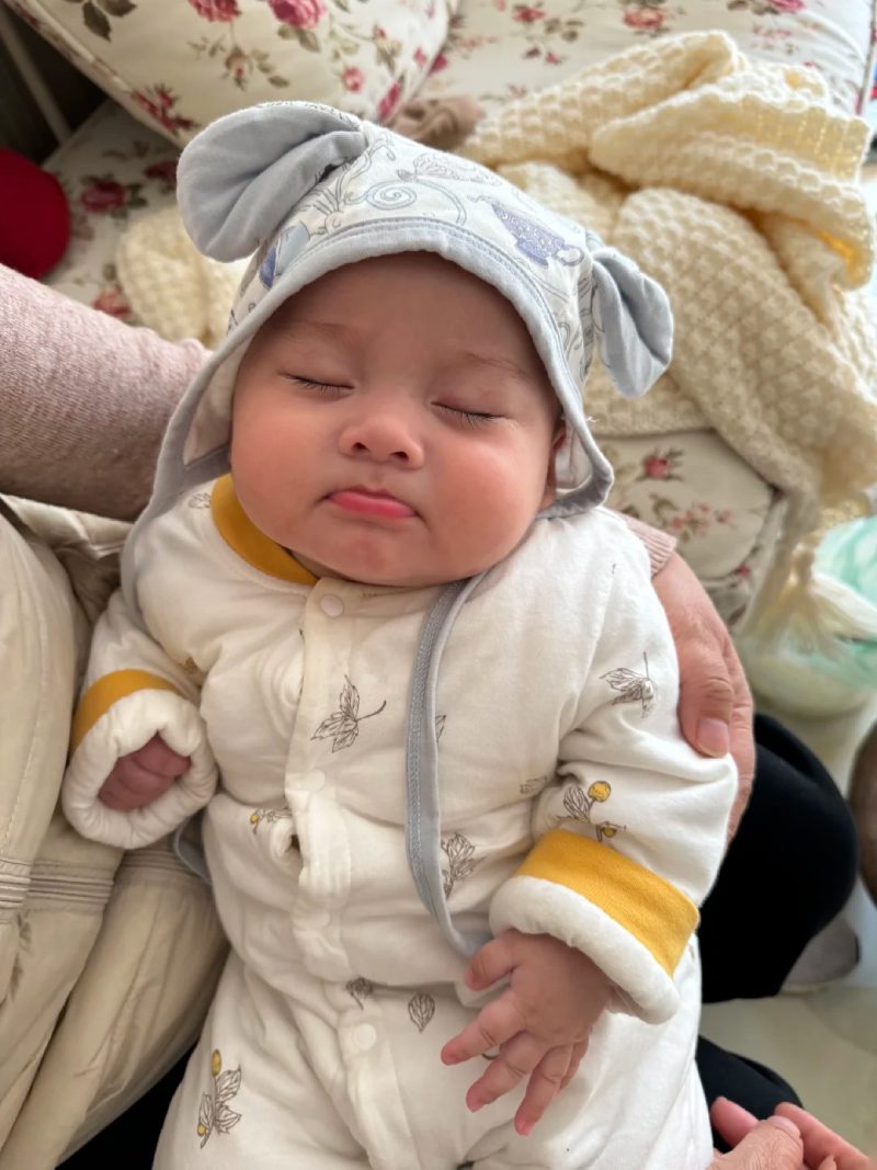 hình ảnh em bé trai đáng yêu