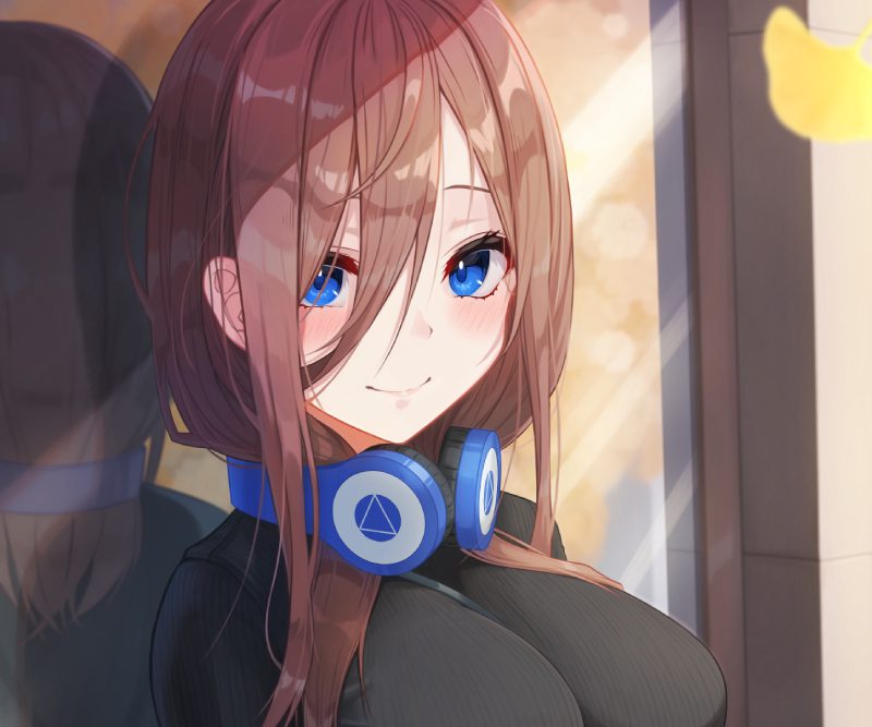 miku nakano với tai nghe đặc trưng