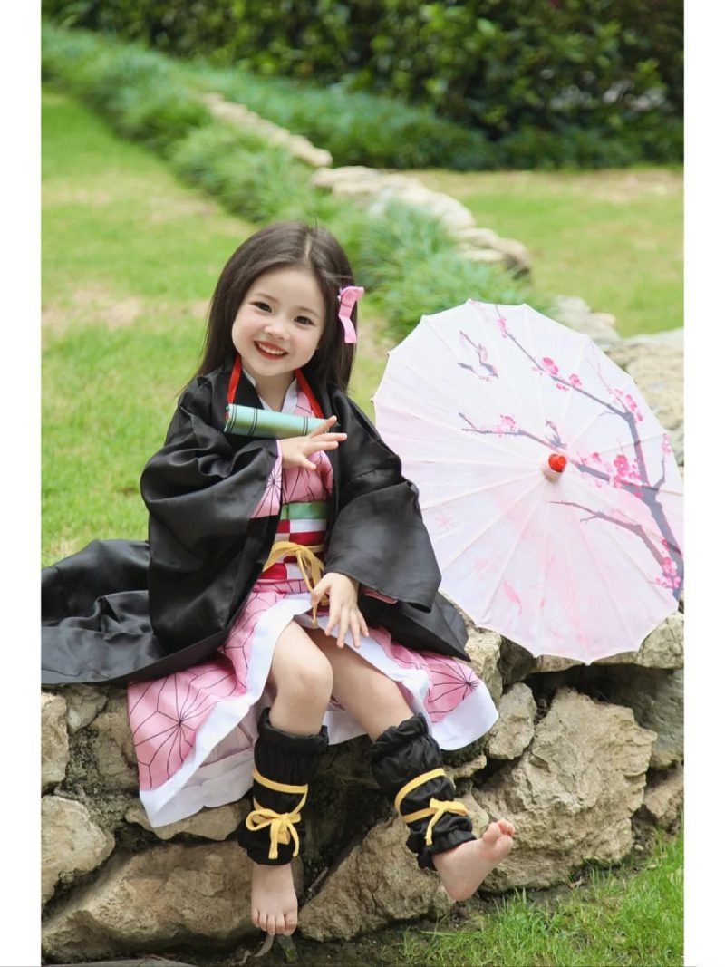 ảnh cosplay nezuko em bé