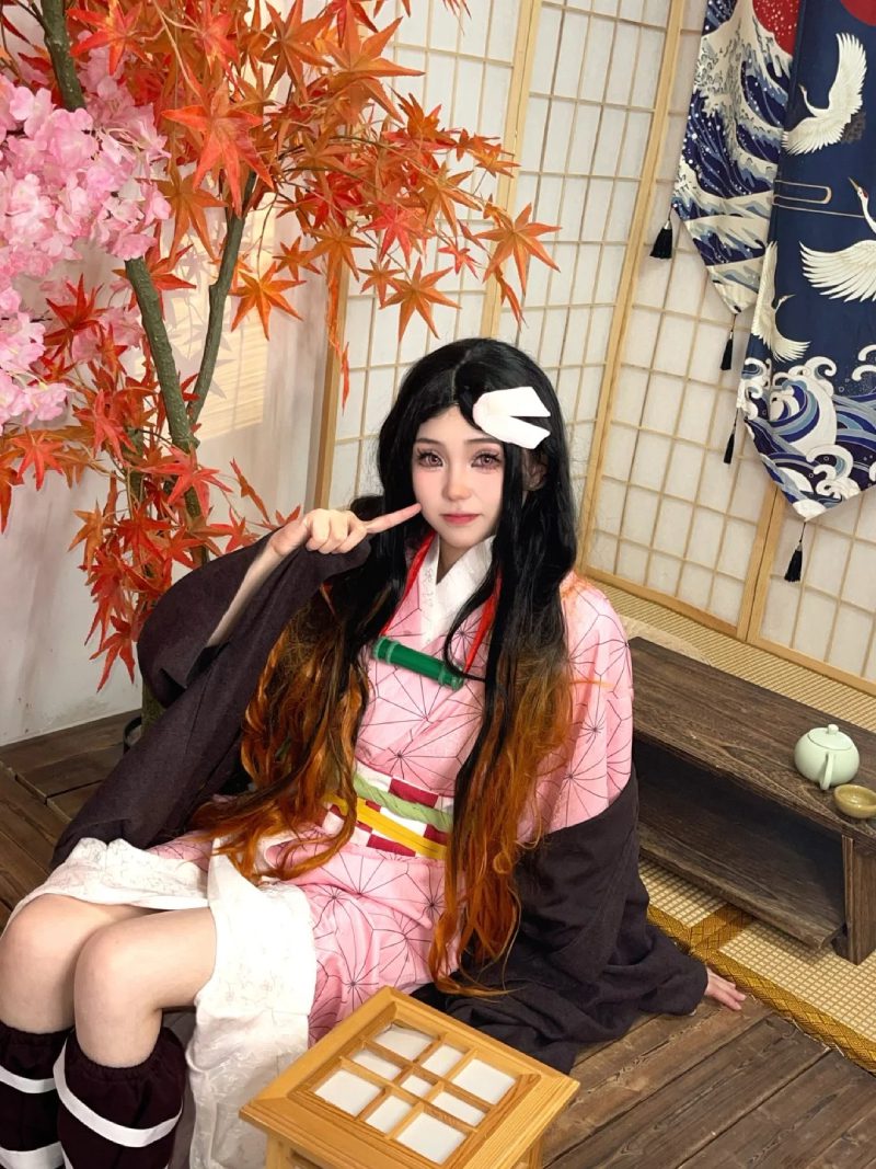 ảnh cosplay nezuko mặt lạnh đáng yêu