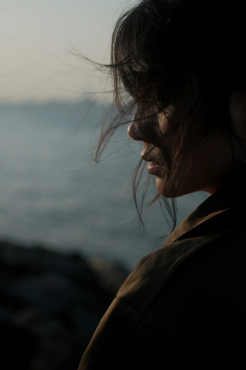 Hình ảnh khóc che mặt nữ 3