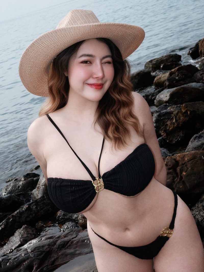ảnh gái khoe vú 9