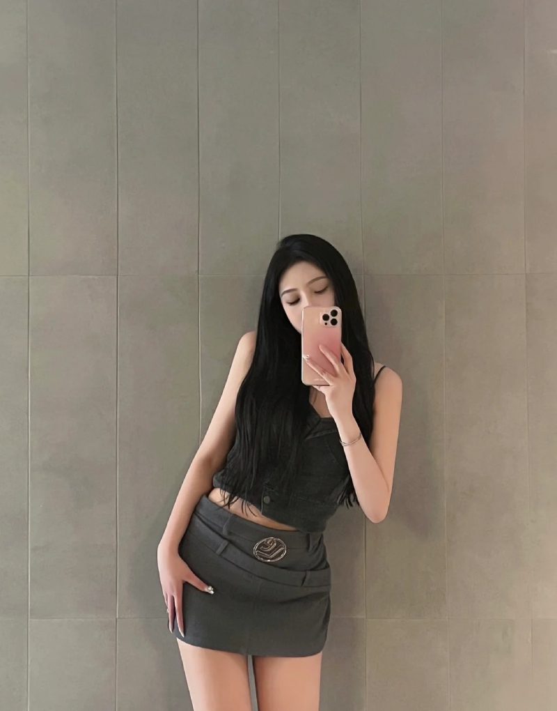 ảnh gái xinh che mặt bằng điện thoại_ 18