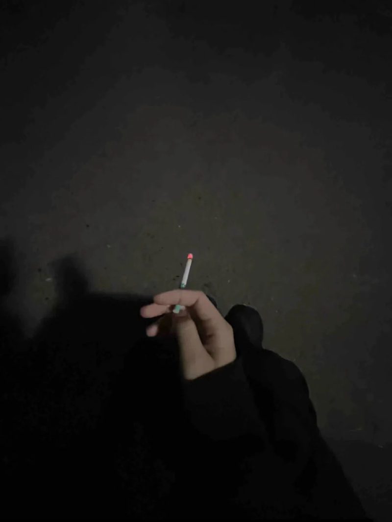 ảnh hút thuốc buồn 10