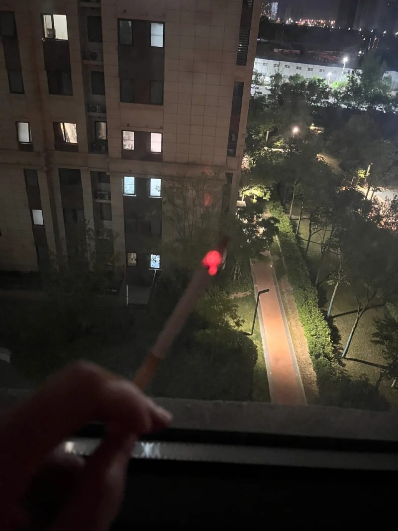 ảnh hút thuốc buồn 11