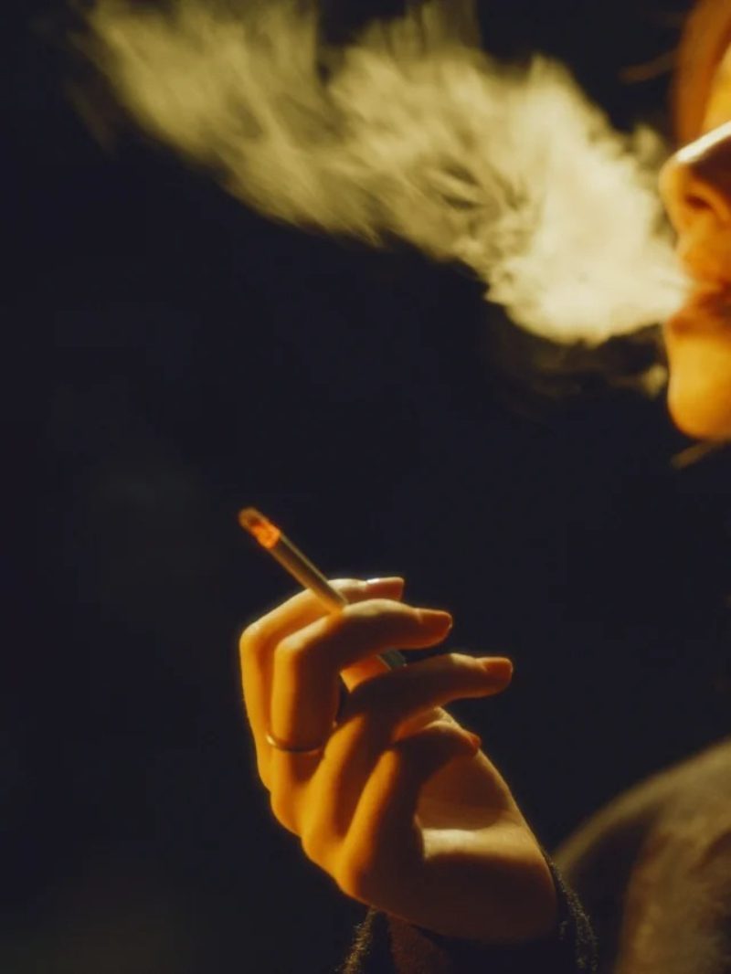 ảnh hút thuốc buồn 21