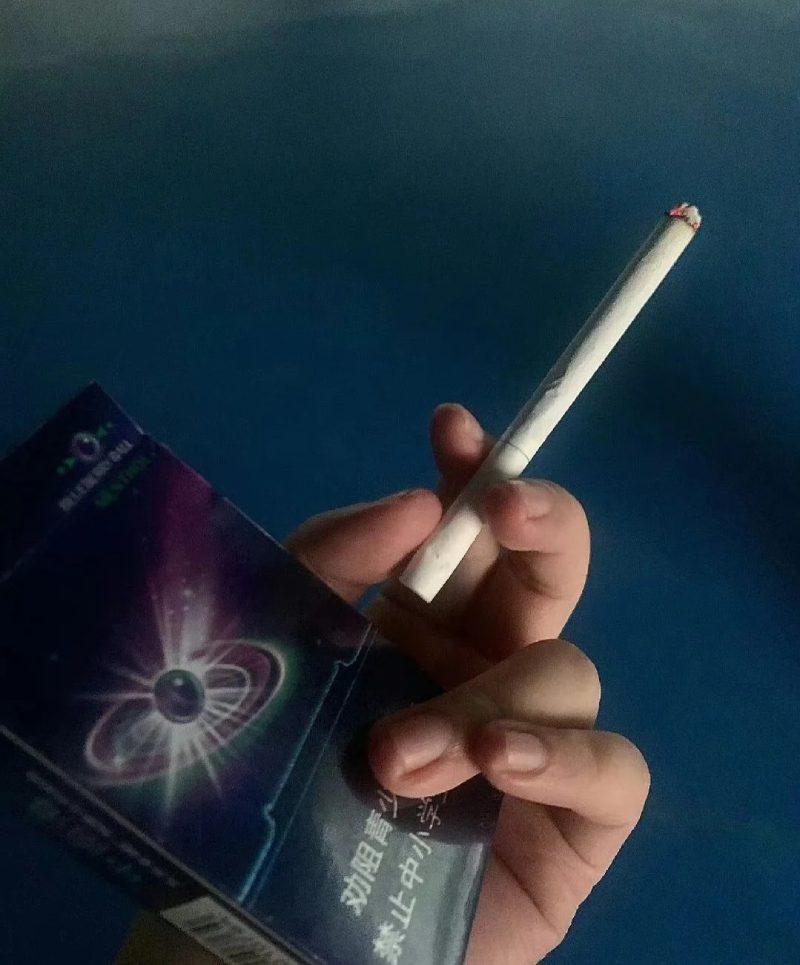 ảnh hút thuốc buồn 22