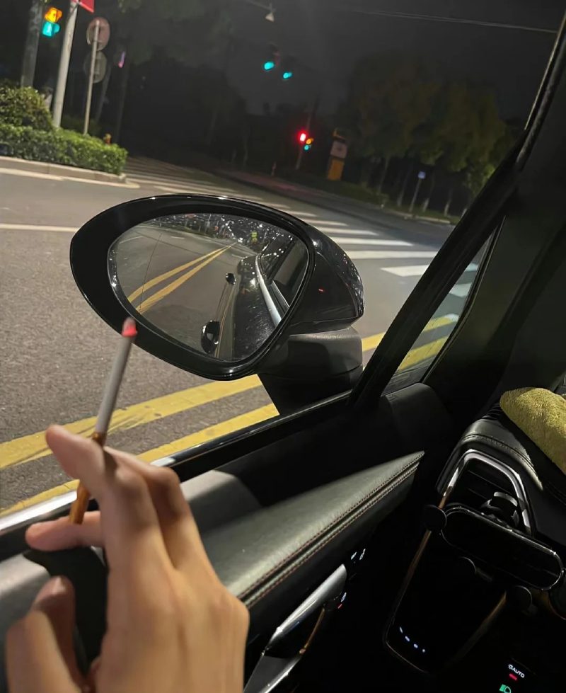 ảnh hút thuốc buồn 26