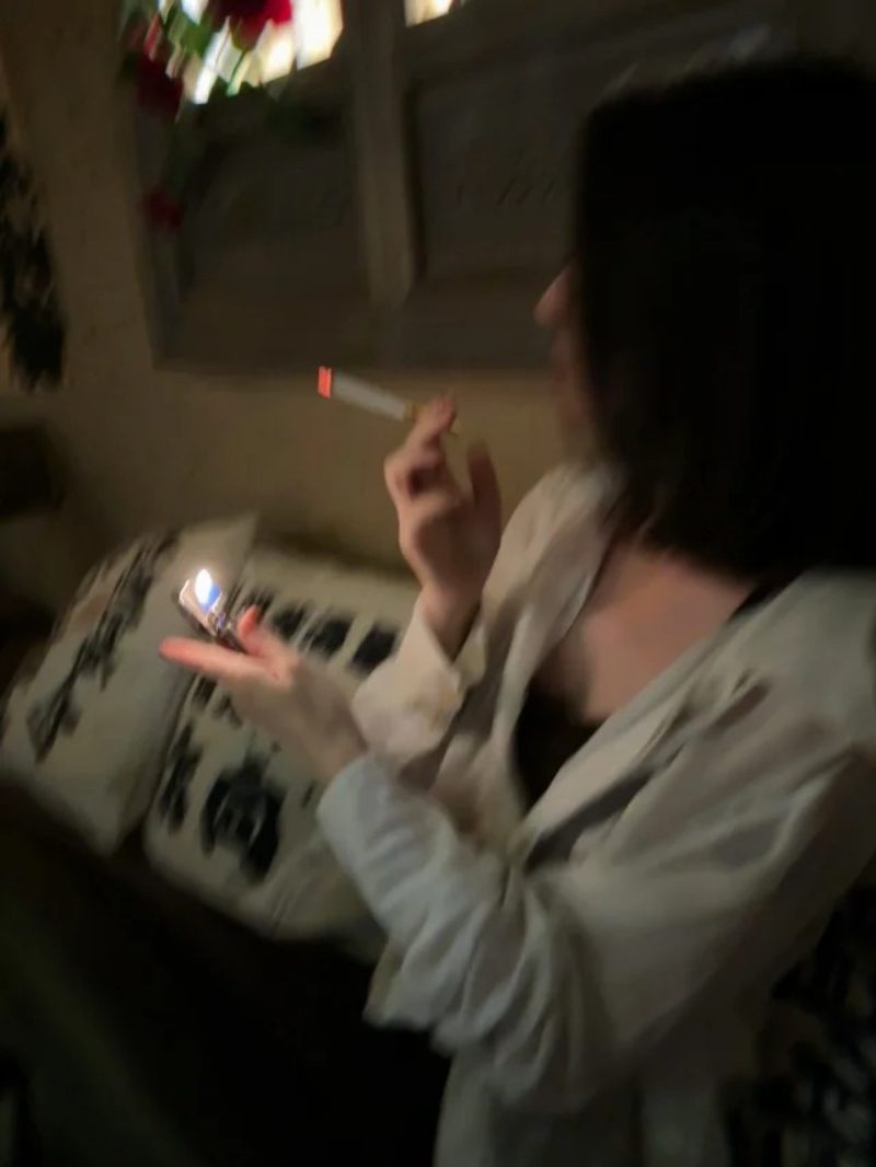 ảnh hút thuốc buồn 9