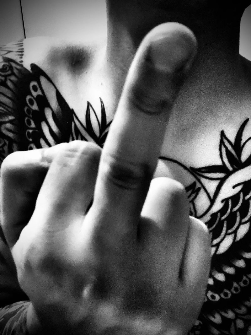 ảnh ngón giữa 28