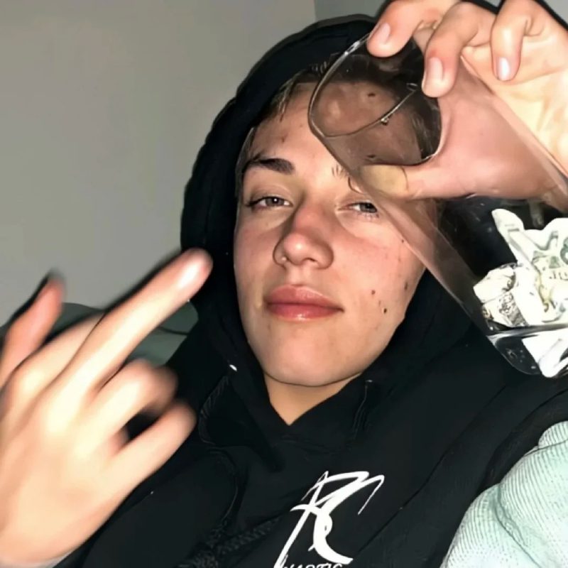 ảnh ngón giữa 8