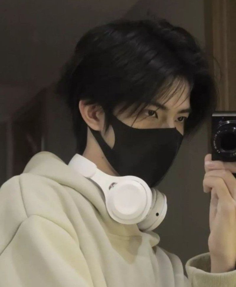 ảnh trai đẹp đeo khẩu trang 11