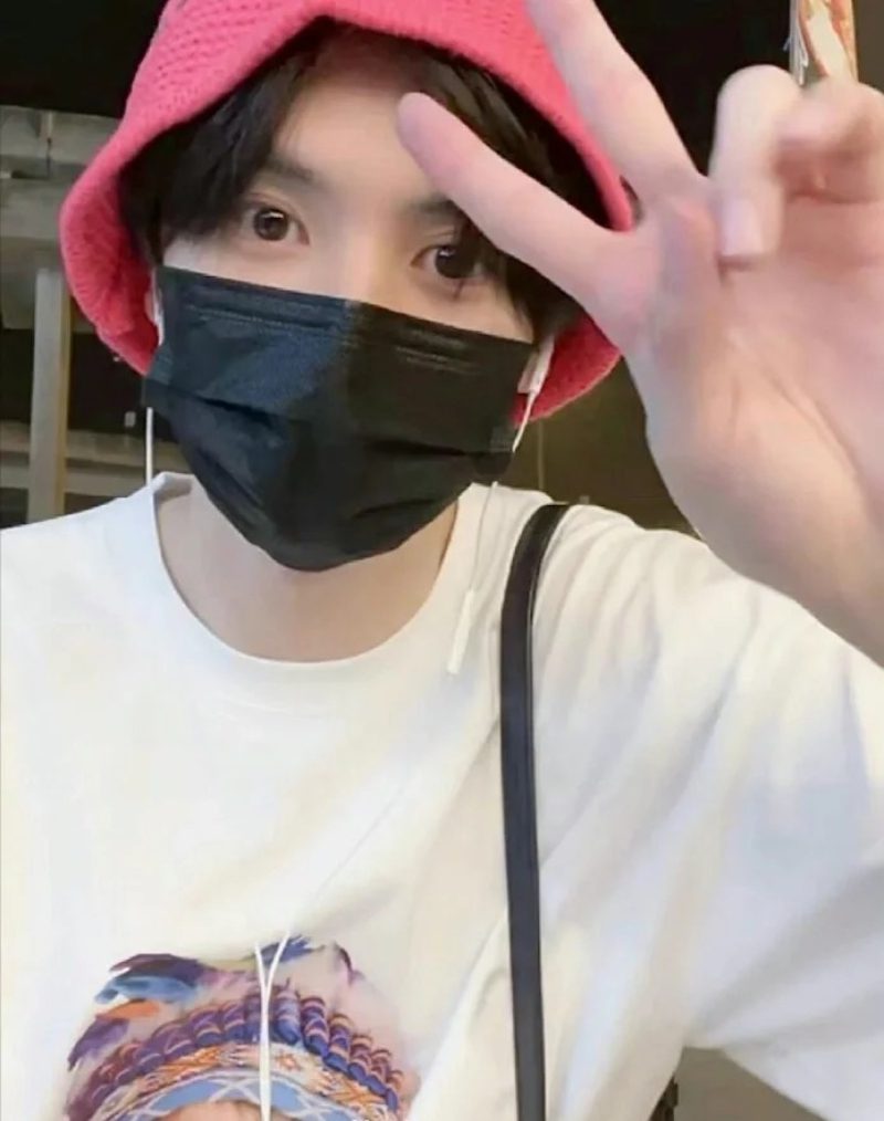 ảnh trai đẹp đeo khẩu trang 17