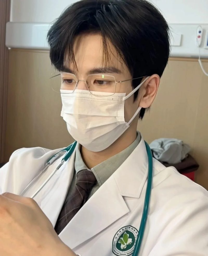 ảnh trai đẹp đeo khẩu trang