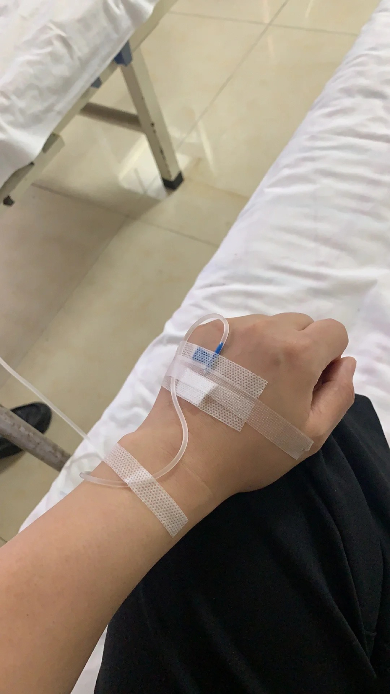 ảnh truyền nước ở tay nam 25